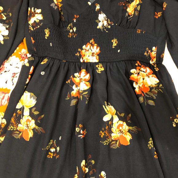 ❗️SOLD ❗️Xhiliration Floral Dresses Bundle Medium - Picture 8 of 11